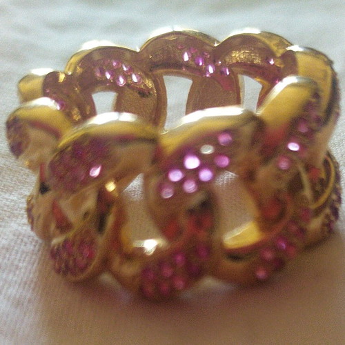 Ring with pink stones new, gold color