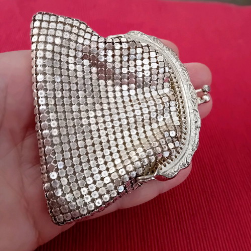 Vintage metal wallet in silver tone like new