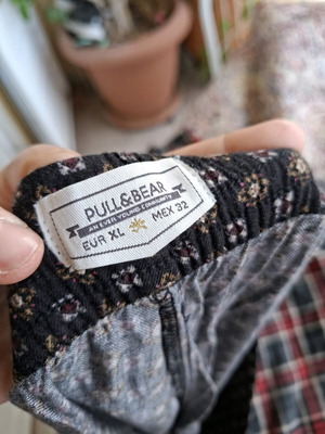 Pull & Bear pants like new with patterns and elastic, size XL