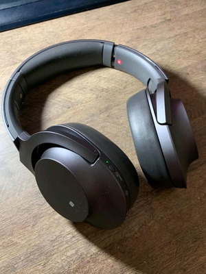 Sony hear on headphones used with noise canceling and adaptive sound