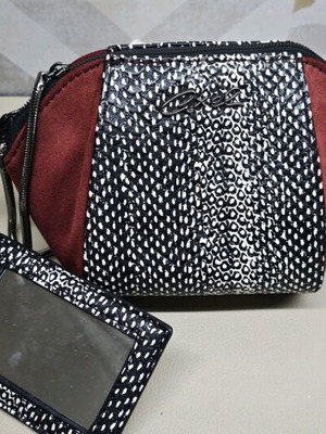 Axel bag like new with mirror and chain handle