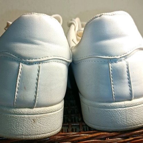 Women's white athletic shoes No40 like new with embroidery