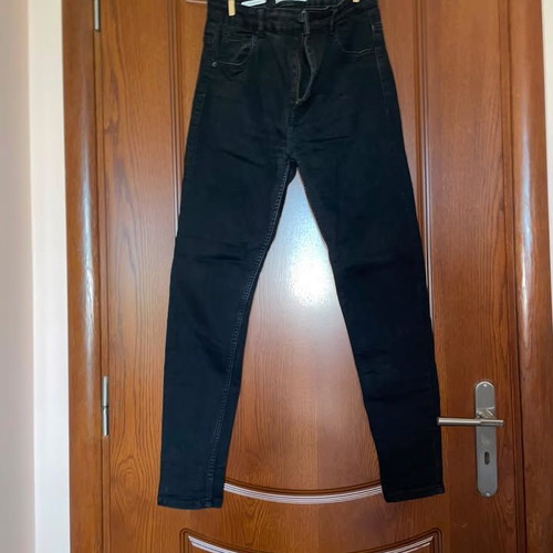 Bershka black high-waisted skinny elastic jeans size 40 used