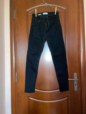 Bershka black high-waisted skinny elastic jeans size 40 used