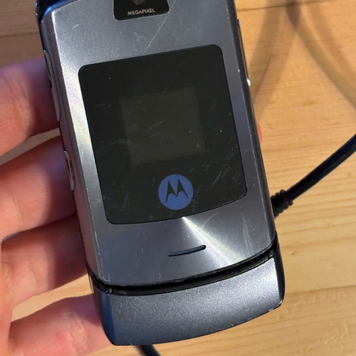 Motorola RAZR V3 cell phone used