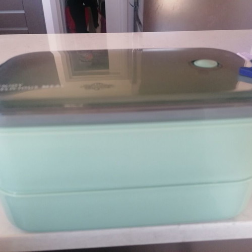 Lunch box two-tier, like new