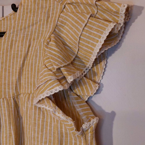 Bee Me yellow t-shirt like new, size XS/S