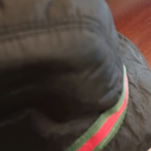 Gucci hat waterproof like new, size M
