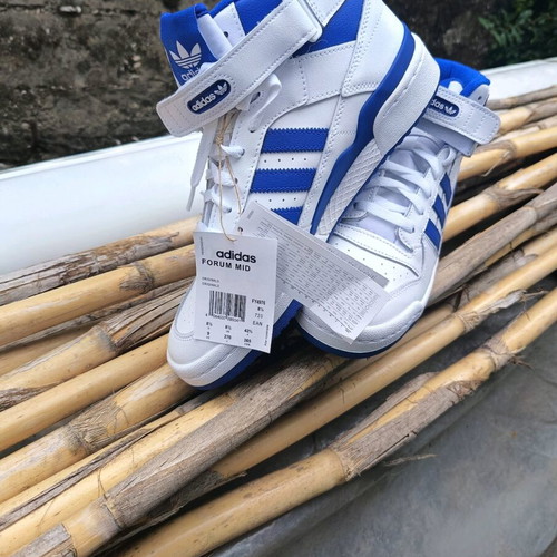 Adidas Forum Mid athletic shoes new, size 42, white and blue