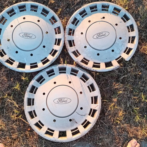 Ford Scorpio hubcaps used, set of 3, 1991