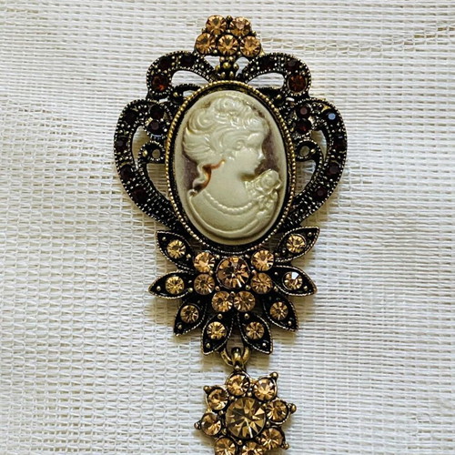 Vintage Brooch with Cameo New, Multicolor Alloy