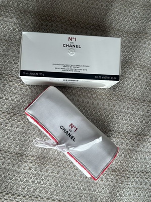 Chanel N°1 de Chanel Travel Pouch new, white and red