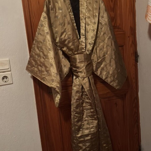 Long silk kimono Mei-Do like new, gold