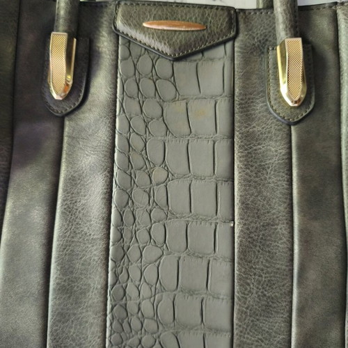 Women's shoulder bag used, grey with zipper and clips