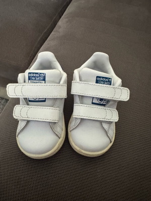 Adidas Stansmith No 19 used baby shoes in good condition