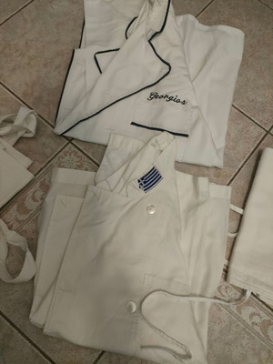 Chef set 5 pcs new with white jackets and aprons