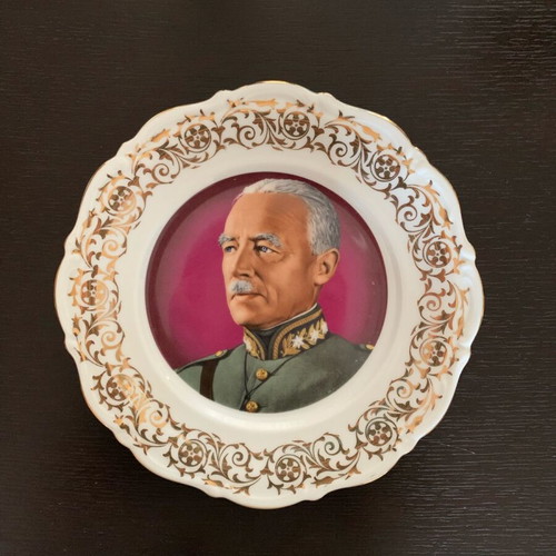 Winterling Bavaria decorative plate with portrait of General Henry Guisan like new
