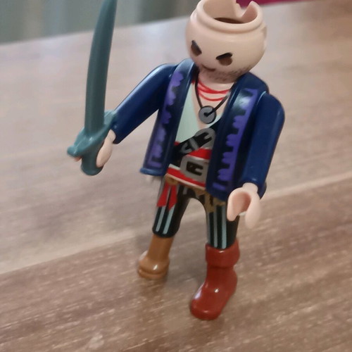 Playmobil pirate like new without hair