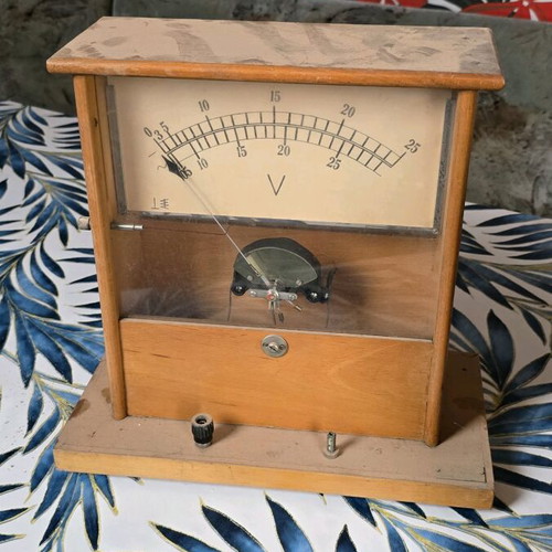 Retro voltmeter and ammeter educational set used