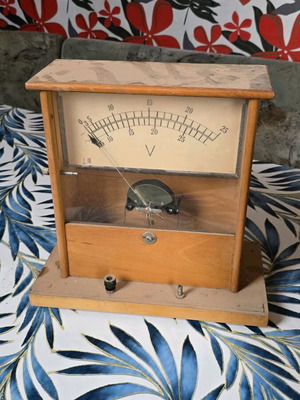 Retro voltmeter and ammeter educational set used