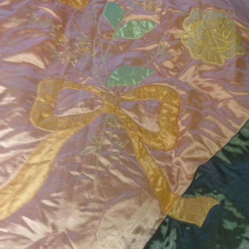Vintage 90s bridal quilt set like new, satin with ruffles and 2 pillowcases