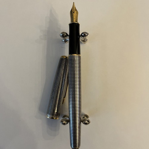 Parker Sonnet pen sterling silver with 18kt gold nib like new
