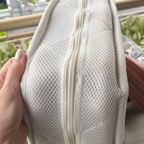 Children's mattress like new, hypoallergenic with removable fabric