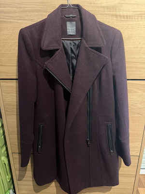 Primark winter coat like new, eggplant with black details