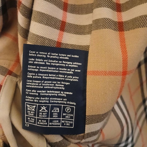 Burberry trench coat size L like new, beige