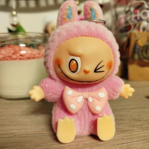 Labubu doll like new, small size with keychain