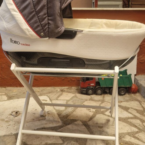 Coletto Florino Carbon Baby Bassinet like new with stand and accessories