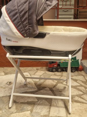 Coletto Florino Carbon Baby Bassinet like new with stand and accessories