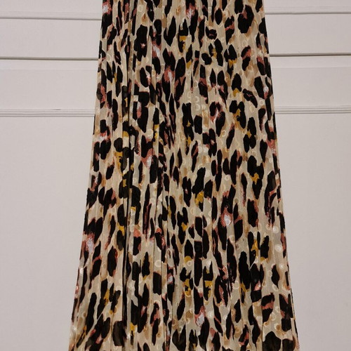 Esqualo Pleated Leopard Skirt like new