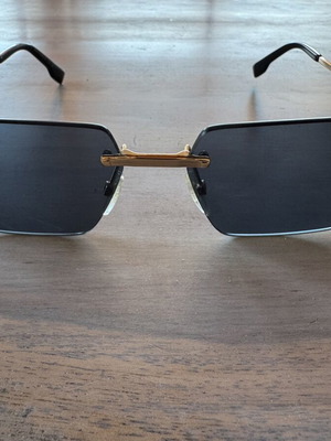 Γυαλιά ηλίου Dsquared2 μεταχειρισμένα, rimless γεωμετρικά μαύρα και χρυσαφί