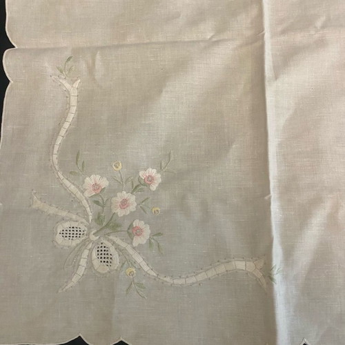 Handmade tablecloth with 6 napkins new