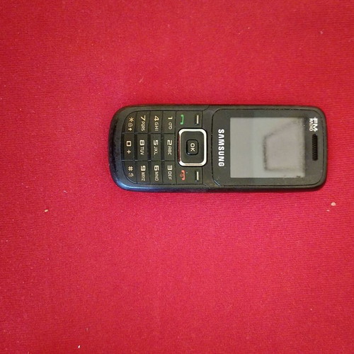Smartphones and old phones used with chargers