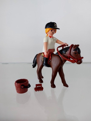 Φιγούρα Playmobil W04 με άλογο και αξεσουάρ