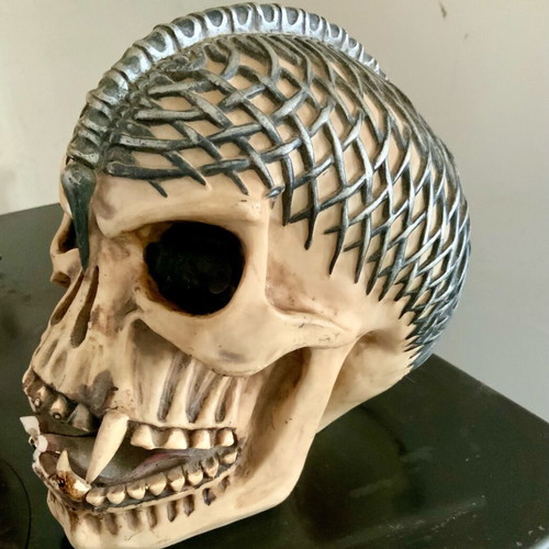 Collectible Gothic skull Nemesis Now used, original 2005