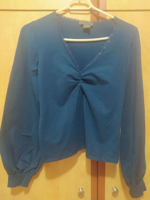 Attrattivo blouse like new, petrol color with puffed sleeves
