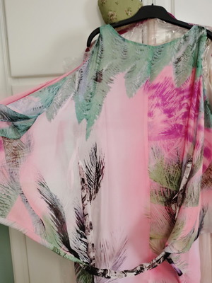 Forever Unique cocktail dress like new, colorful, size M