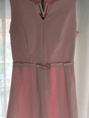 Pink mini dress like new with gold V, size S