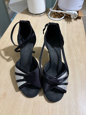 Latin women's shoes size 39 used