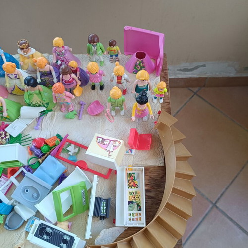 Playmobil lot with princesses and female figures, parts set