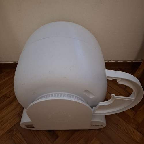 Automatic cat litter box used with extra replacement liner and manual
