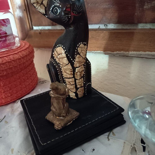 Handmade wooden decorative cat like new