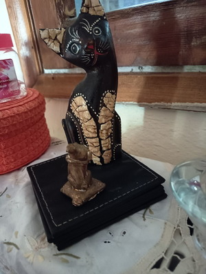 Handmade wooden decorative cat like new