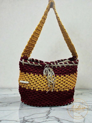 Handmade knitted shoulder bag in burgundy and mustard, new