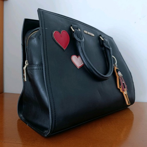 Love Moschino black hand bag like new with charms