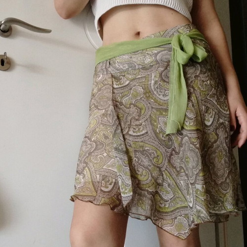 Fairy skirt like new, tulle with green decorative belt, size M