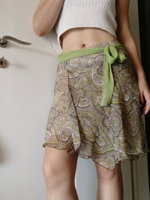 Fairy skirt like new, tulle with green decorative belt, size M